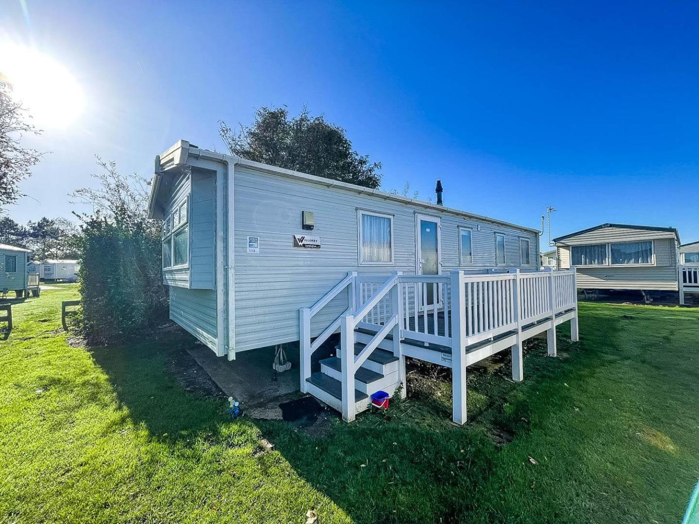 Lovely Caravan With Decking And Outside Furniture At Broadland Sands Ref 20113Bs Hopton on Sea Buitenkant foto
