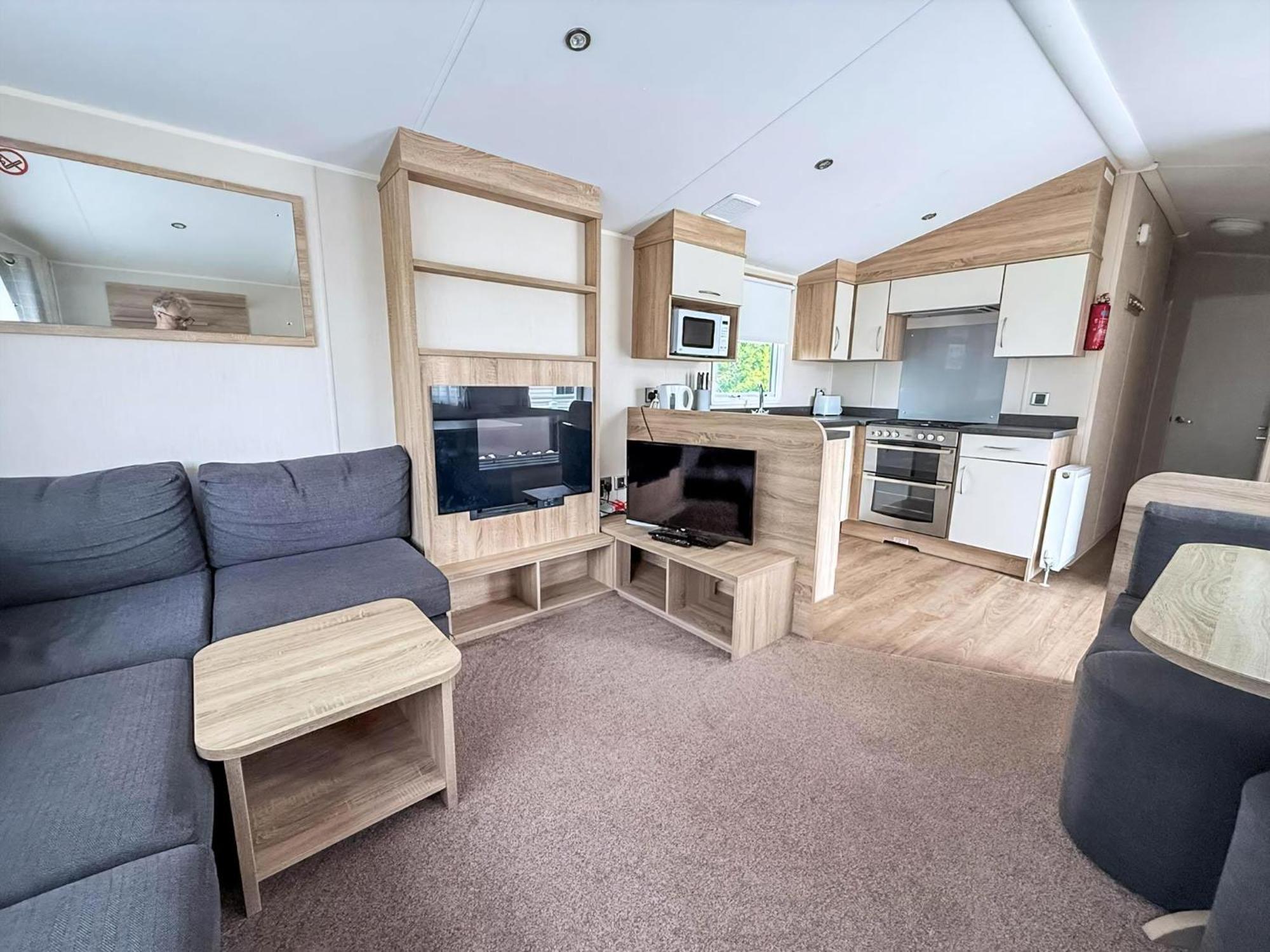 Lovely Caravan With Decking And Outside Furniture At Broadland Sands Ref 20113Bs Hopton on Sea Buitenkant foto